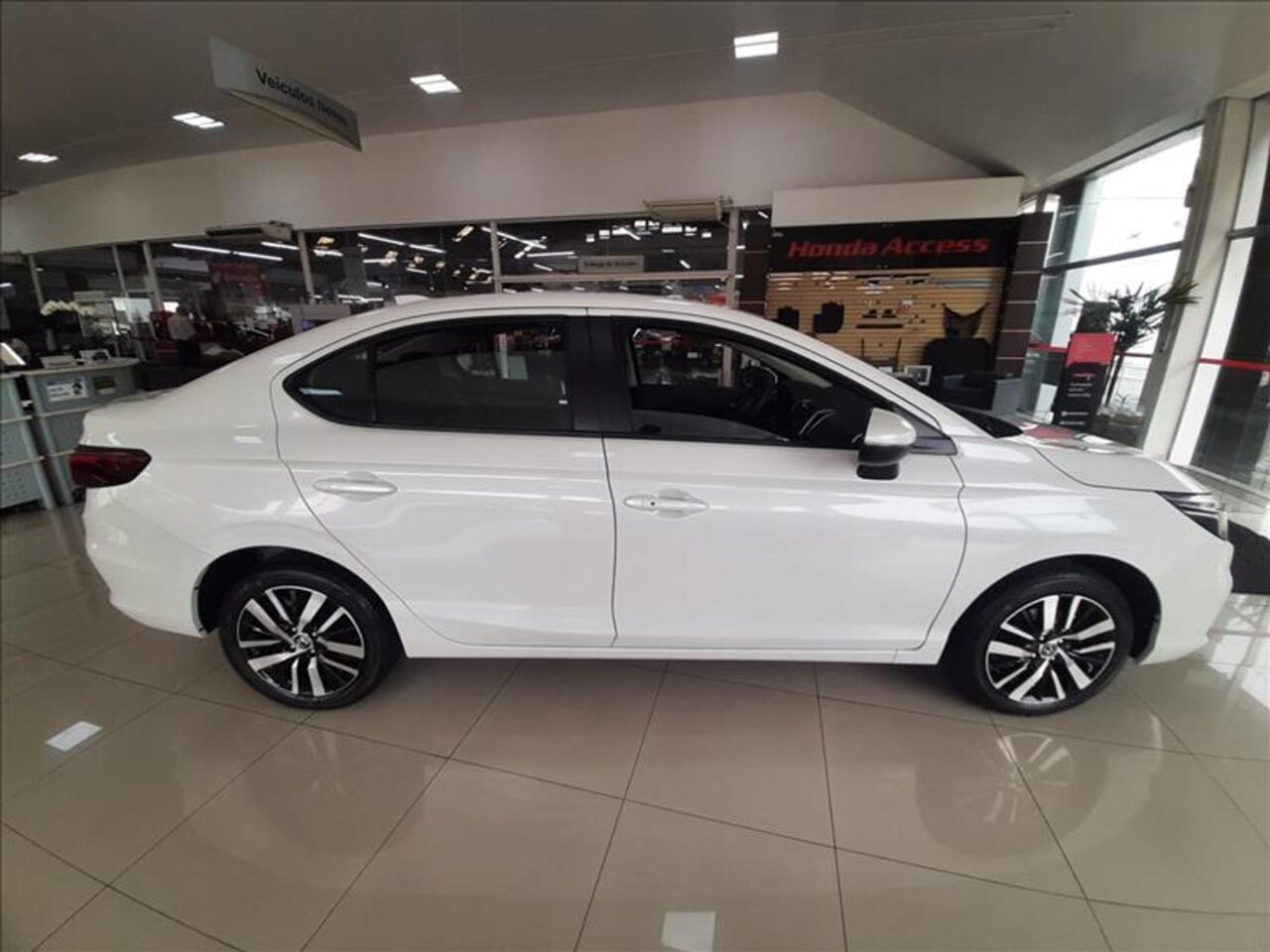 honda city 1.5 ivtec flex ex cvt wmimagem11225465457 Com uma boa relação custo-benefício, o Honda City Sedan LX 2024 possui uma ampla lista de equipamentos, além de um excelente porta-malas