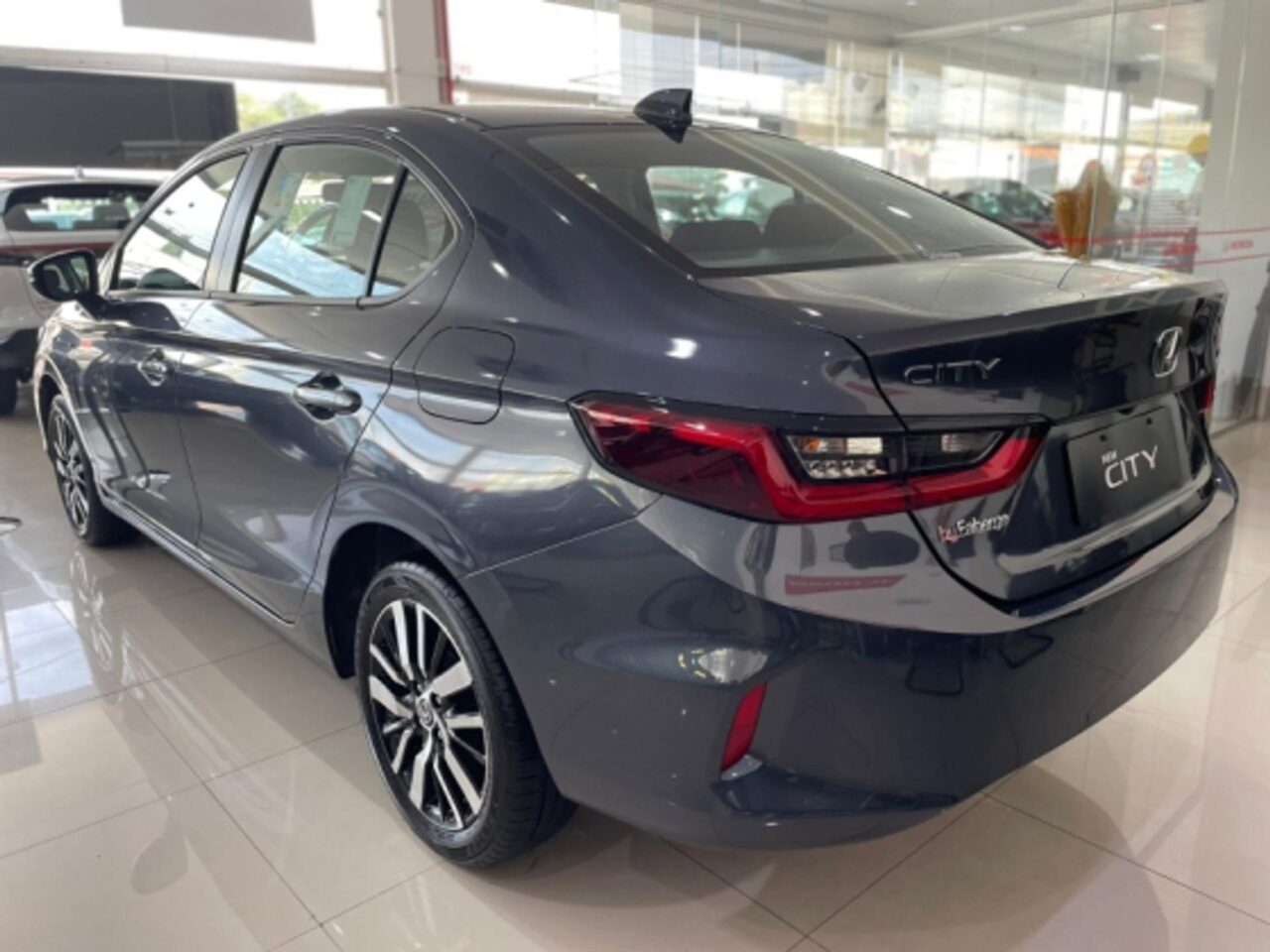 honda city 1.5 ivtec flex ex cvt wmimagem12534136787 Com um bom porta-malas e uma boa lista de equipamentos, o Honda City Touring é a versão mais completa do sedã no mercado nacional