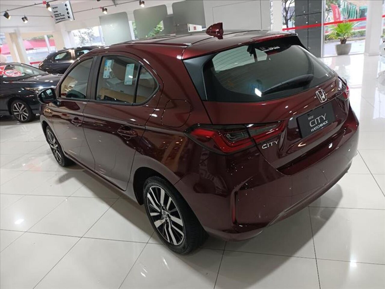 honda city 1.5 ivtec flex hatch touring cvt wmimagem11040917117 Mesmo sendo uma versão intermediária, o Honda City Hatch EXL 2024 apresenta bons atributos e oferece uma excelente relação custo-benefício