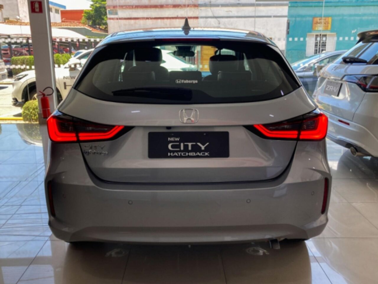 honda city 1.5 ivtec flex hatch touring cvt wmimagem12591169553 1 Com um visual atraente e eficiência no consumo de combustível, o Honda City Hatch Touring 2024 é a versão topo de linha