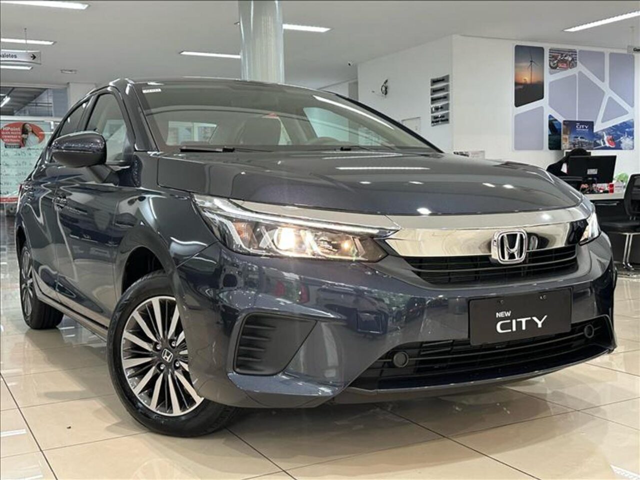 honda city 1.5 ivtec flex lx cvt wmimagem14201960978 1 Com um bom porta-malas e uma boa lista de equipamentos, o Honda City Touring é a versão mais completa do sedã no mercado nacional