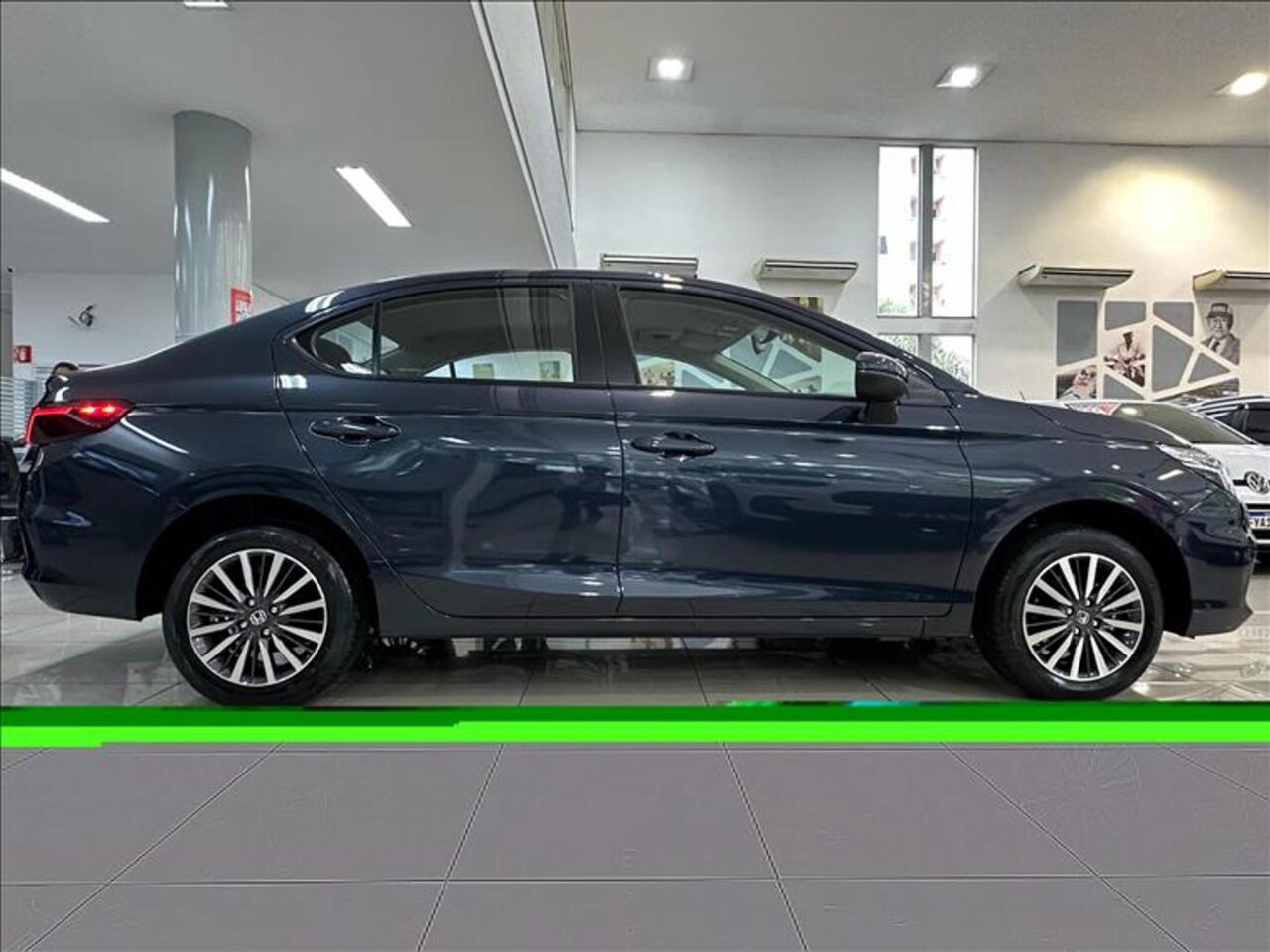 honda city 1.5 ivtec flex lx cvt wmimagem14202701734 1 Com um bom porta-malas e uma boa lista de equipamentos, o Honda City Touring é a versão mais completa do sedã no mercado nacional