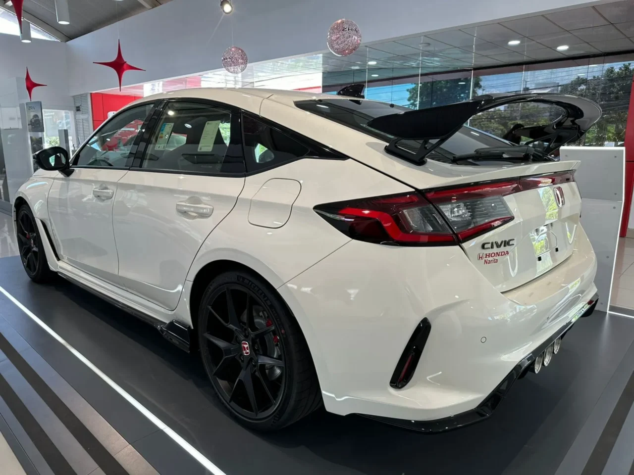 honda civic 2 0 di vtec turbo gasolina type r manual wmimagem13502811742 Com um desempenho excelente e alta esportividade, o Honda Civic Type R apresenta um preço significativamente elevado para o mercado nacional