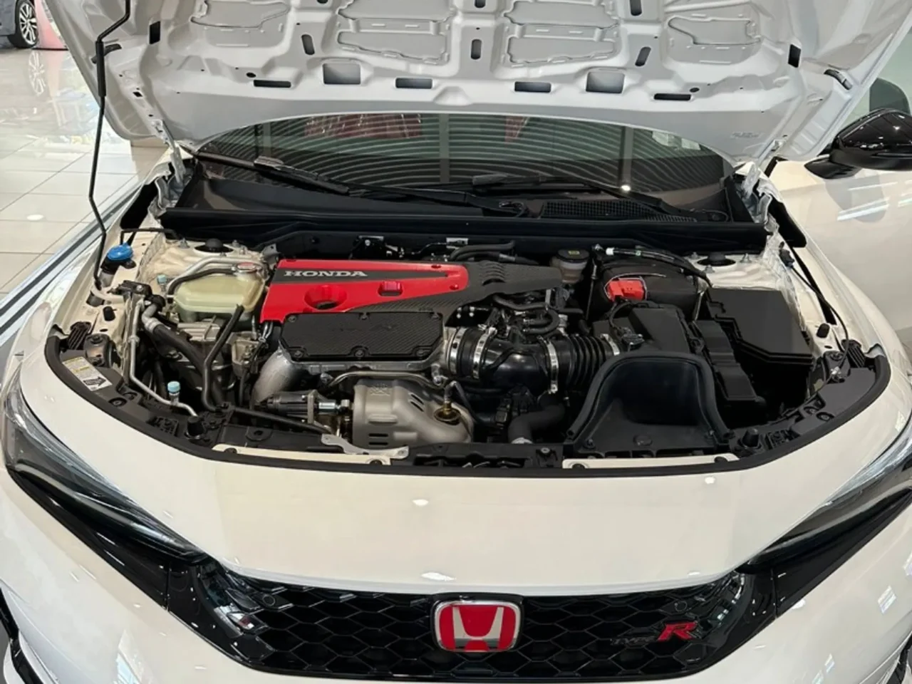 honda civic 2 0 di vtec turbo gasolina type r manual wmimagem13503003427 Com um desempenho excelente e alta esportividade, o Honda Civic Type R apresenta um preço significativamente elevado para o mercado nacional