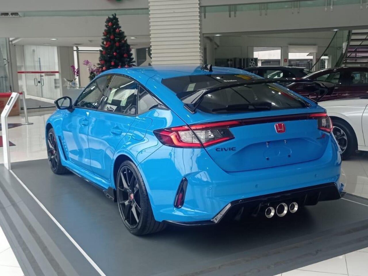 honda civic 2.0 di vtec turbo gasolina type r manual wmimagem02523096663 Com um desempenho excelente e alta esportividade, o Honda Civic Type R apresenta um preço significativamente elevado para o mercado nacional