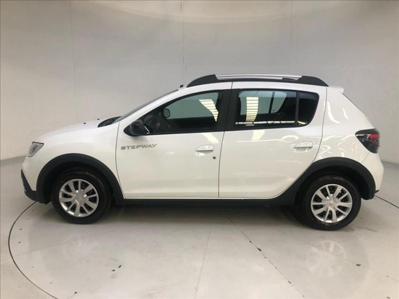 renault stepway 1.0 12v sce flex zen manual wmimagem09222650422 1 Com atualizações significativas no modelo 2024, o Renault Stepway Zen 1.0 continua relevante apesar das poucas alterações visuais nos últimos anos