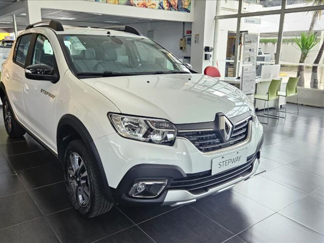 renault stepway 1.6 16v sce flex iconic xtronic wmimagem09502319481 Com uma boa relação custo-benefício, o Renault Stepway Iconic é um dos carros mais acessíveis com transmissão automática