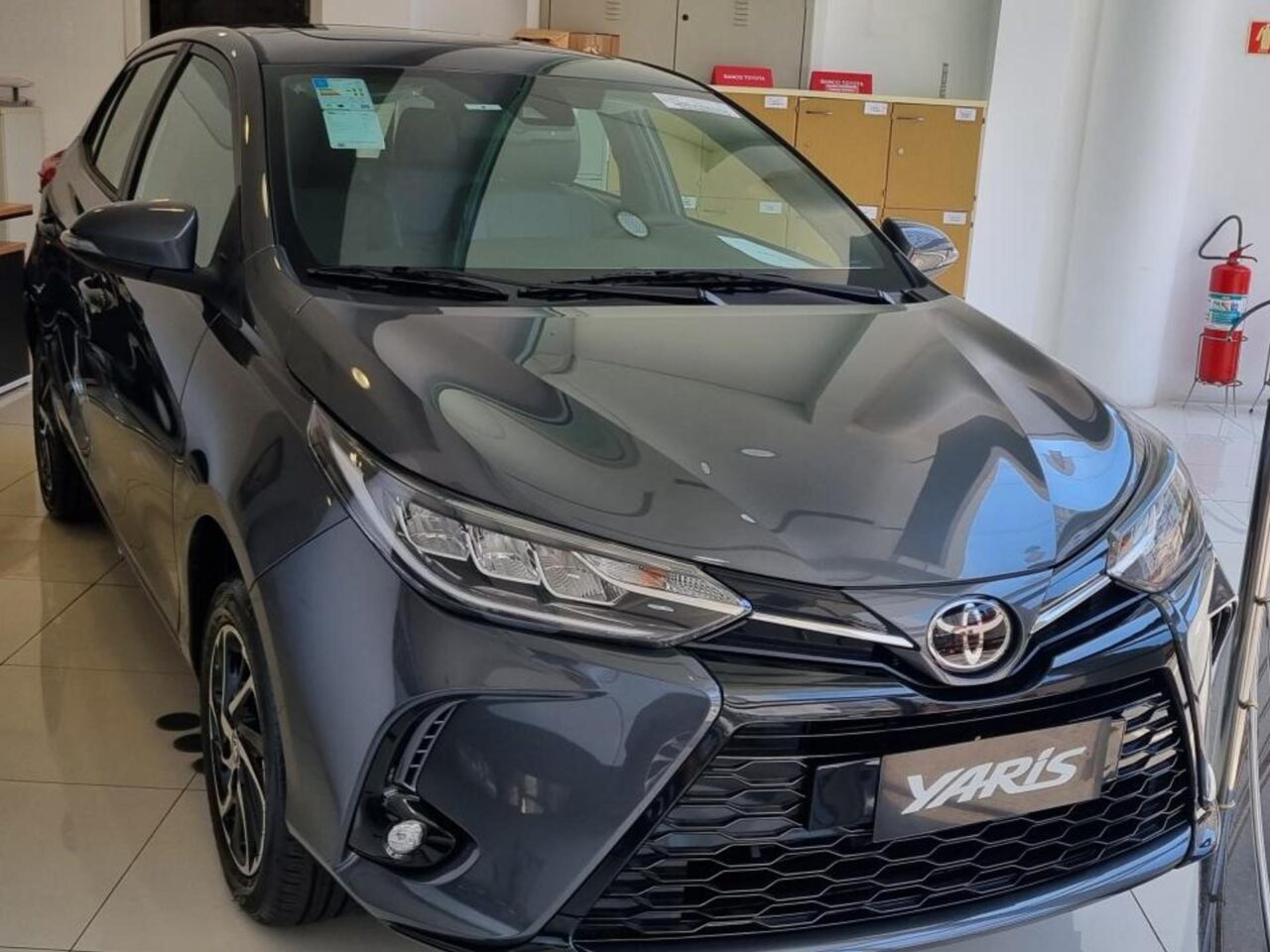 toyota yaris 1.5 16v flex xls multidrive wmimagem11573822251 1 Com uma lista completa de equipamentos e ótimo custo-benefício, o Toyota Yaris Hatch XLS representa a versão topo de linha do modelo no mercado nacional