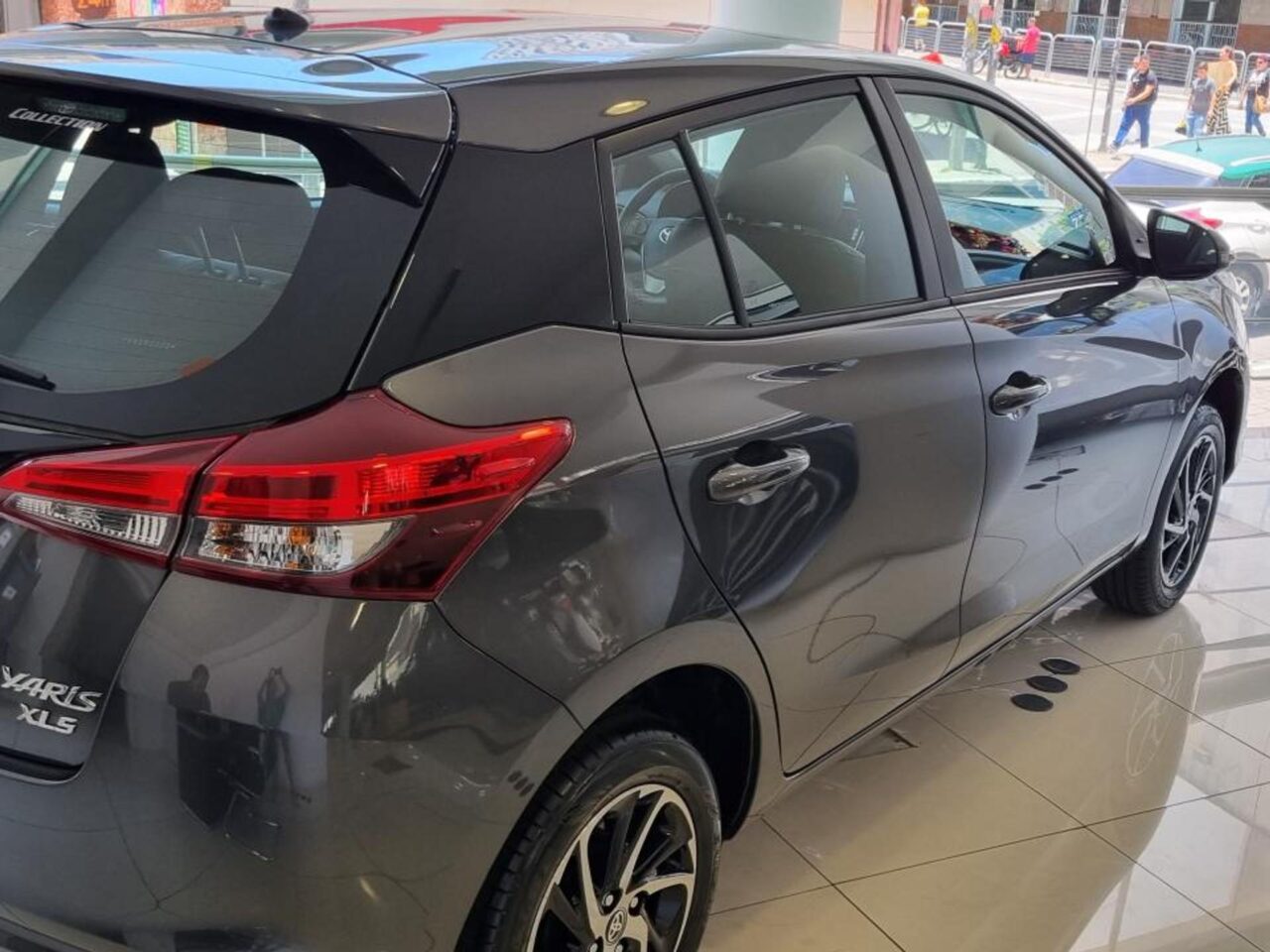 toyota yaris 1.5 16v flex xls multidrive wmimagem11574273281 1 Com uma lista completa de equipamentos e ótimo custo-benefício, o Toyota Yaris Hatch XLS representa a versão topo de linha do modelo no mercado nacional