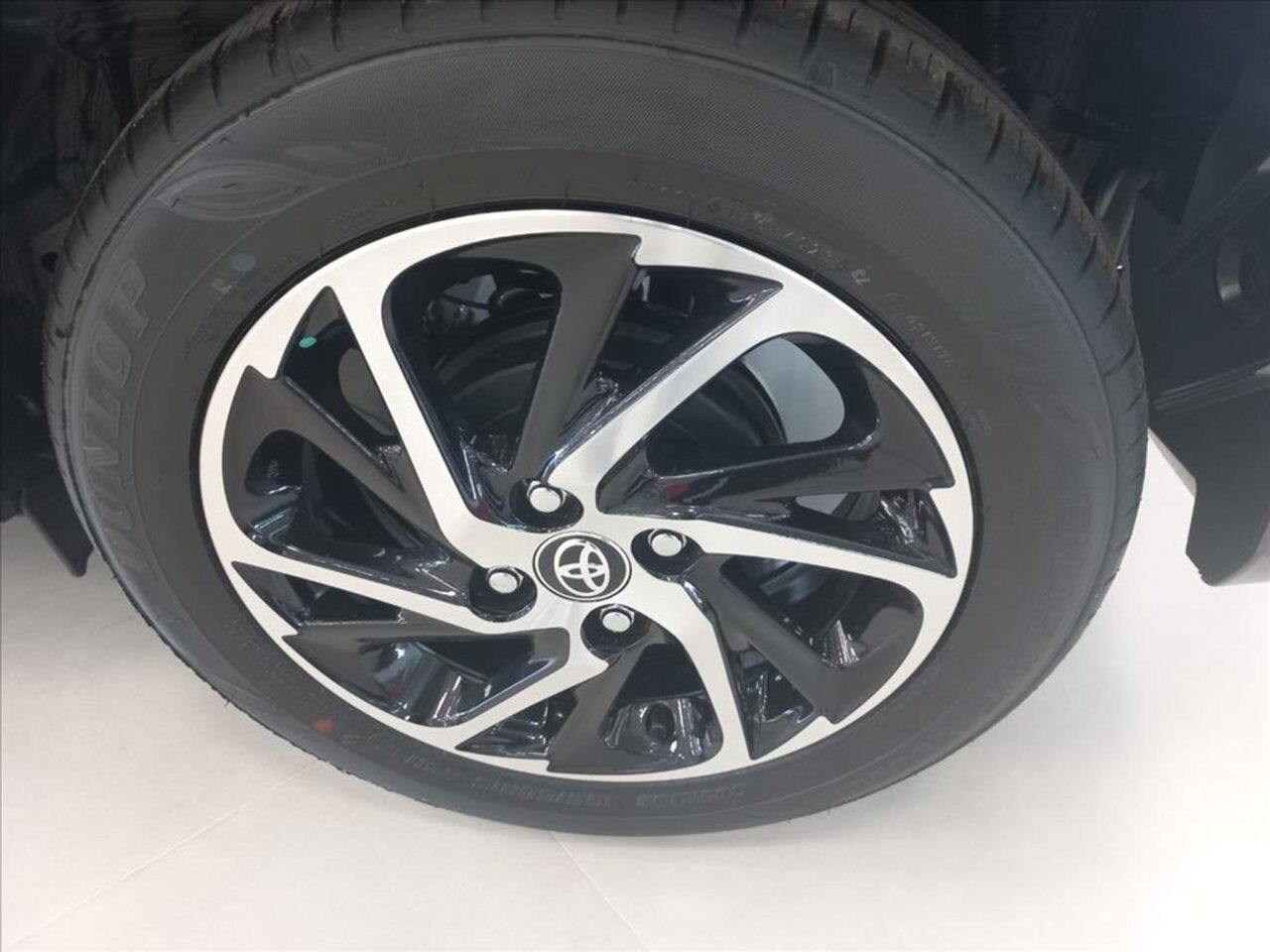 toyota yaris 1.5 16v flex xls multidrive wmimagem15222317628 Com uma lista completa de equipamentos e ótimo custo-benefício, o Toyota Yaris Hatch XLS representa a versão topo de linha do modelo no mercado nacional