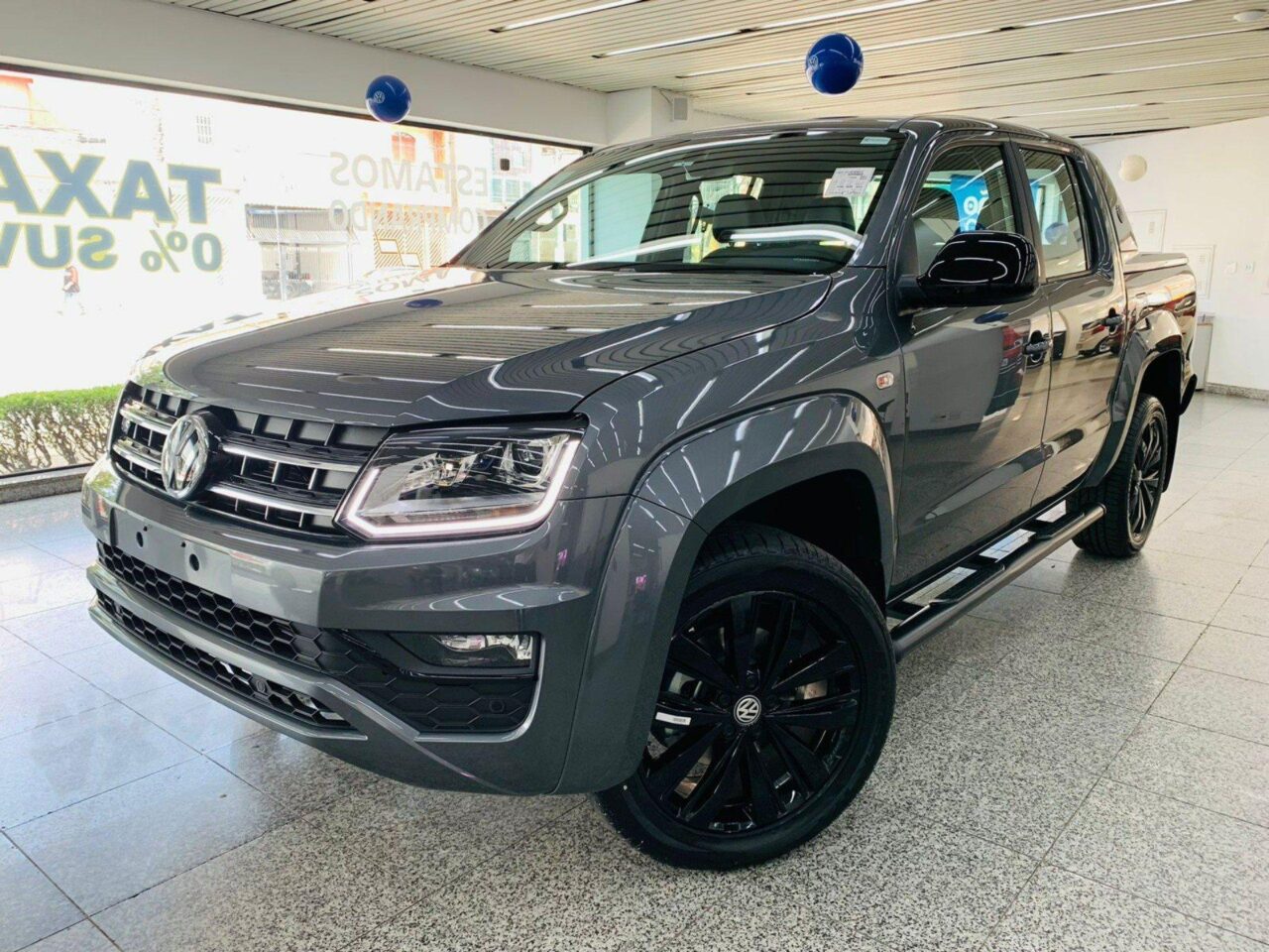 volkswagen amarok 3.0 v6 tdi diesel highline extreme cd 4motion automatico wmimagem15082643037 1 Com uma boa capacidade de carga e uma lista de equipamentos robusta, a Volkswagen Amarok Comfortline representa a versão de entrada da picape no mercado nacional