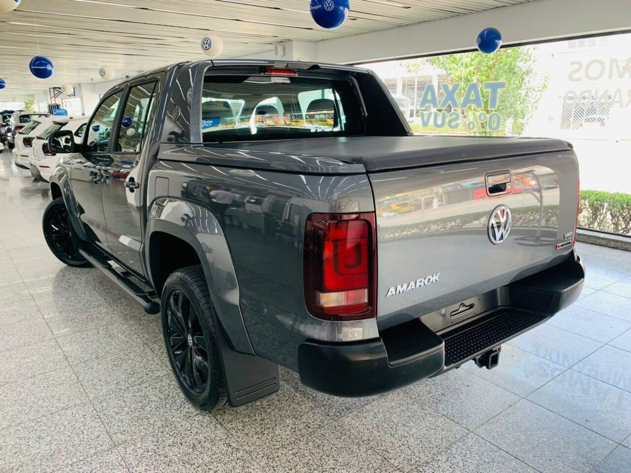 volkswagen amarok 3.0 v6 tdi diesel highline extreme cd 4motion automatico wmimagem15083057011 Com uma boa capacidade de carga e uma lista de equipamentos robusta, a Volkswagen Amarok Comfortline representa a versão de entrada da picape no mercado nacional