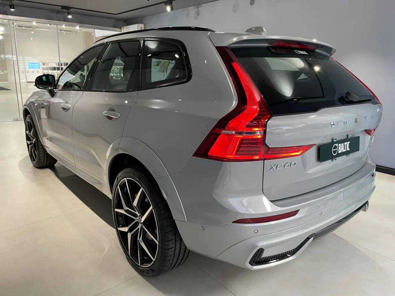 volvo xc60 2 0 t8 recharge polestar engineered awd geartronic wmimagem16452227934 Com um preço bastante elevado, o Volvo XC60 Recharge Plus conta com um acabamento interno de qualidade, motorização eficiente e uma extensa lista de equipamentos