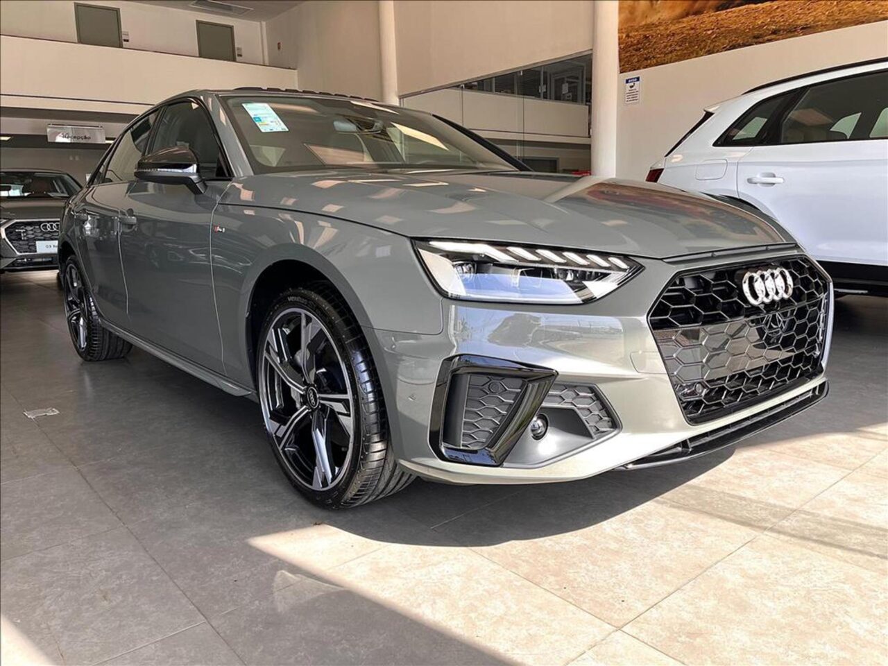 audi a4 2.0 tfsi mhev s line s tronic wmimagem16235687175 Com um sistema híbrido leve e uma extensa lista de equipamentos, o Audi A4 Sedan oferece bons atributos, embora por um preço elevado