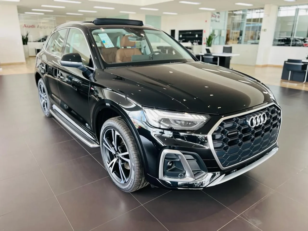 audi q5 2 0 45 tfsi gasolina sline quattro s tronic wmimagem13330706829 Com três versões de acabamento disponíveis no mercado nacional, o Audi Q5 apresenta bom desempenho e uma ampla lista de equipamentos, porém possui um preço consideravelmente alto