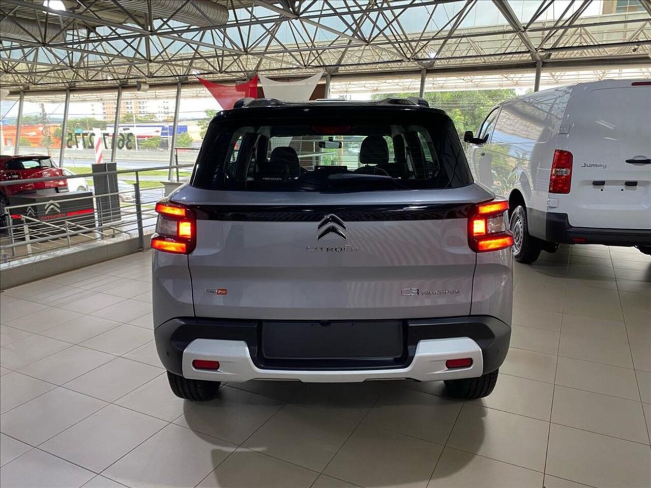 citroen c3 aircross 1.0 turbo 200 flex shine 7l cvt wmimagem14131670931 1 Com capacidade para acomodar até sete ocupantes, o Citroën C3 Aircross 7 Feel 2024 destaca-se como uma das opções mais acessíveis do mercado que oferecem tantos lugares