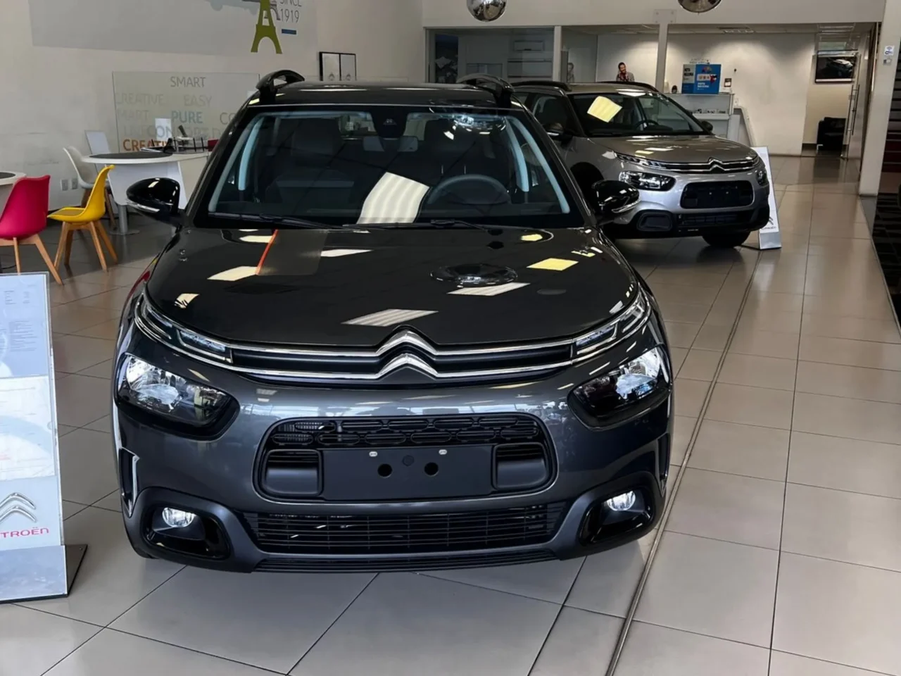 citroen c4 cactus 1 6 thp flex noir eat6 wmimagem14515809939 Com uma ampla lista de equipamentos e um visual diferenciado, o Citroën C4 Cactus Noir é uma boa opção, apesar de seu preço elevado