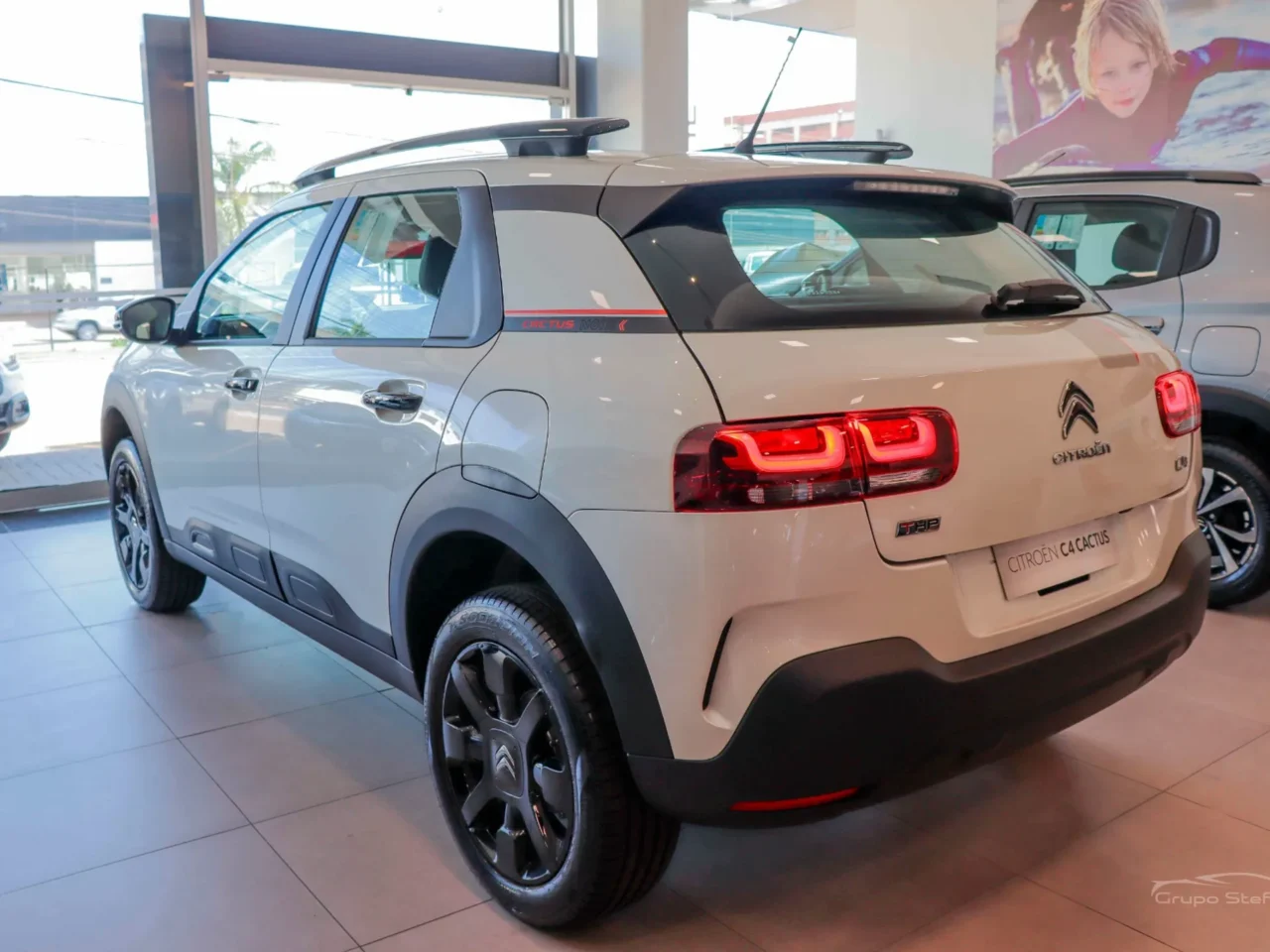 citroen c4 cactus 1 6 thp flex noir eat6 wmimagem18370655628 Com uma ampla lista de equipamentos e um visual diferenciado, o Citroën C4 Cactus Noir é uma boa opção, apesar de seu preço elevado