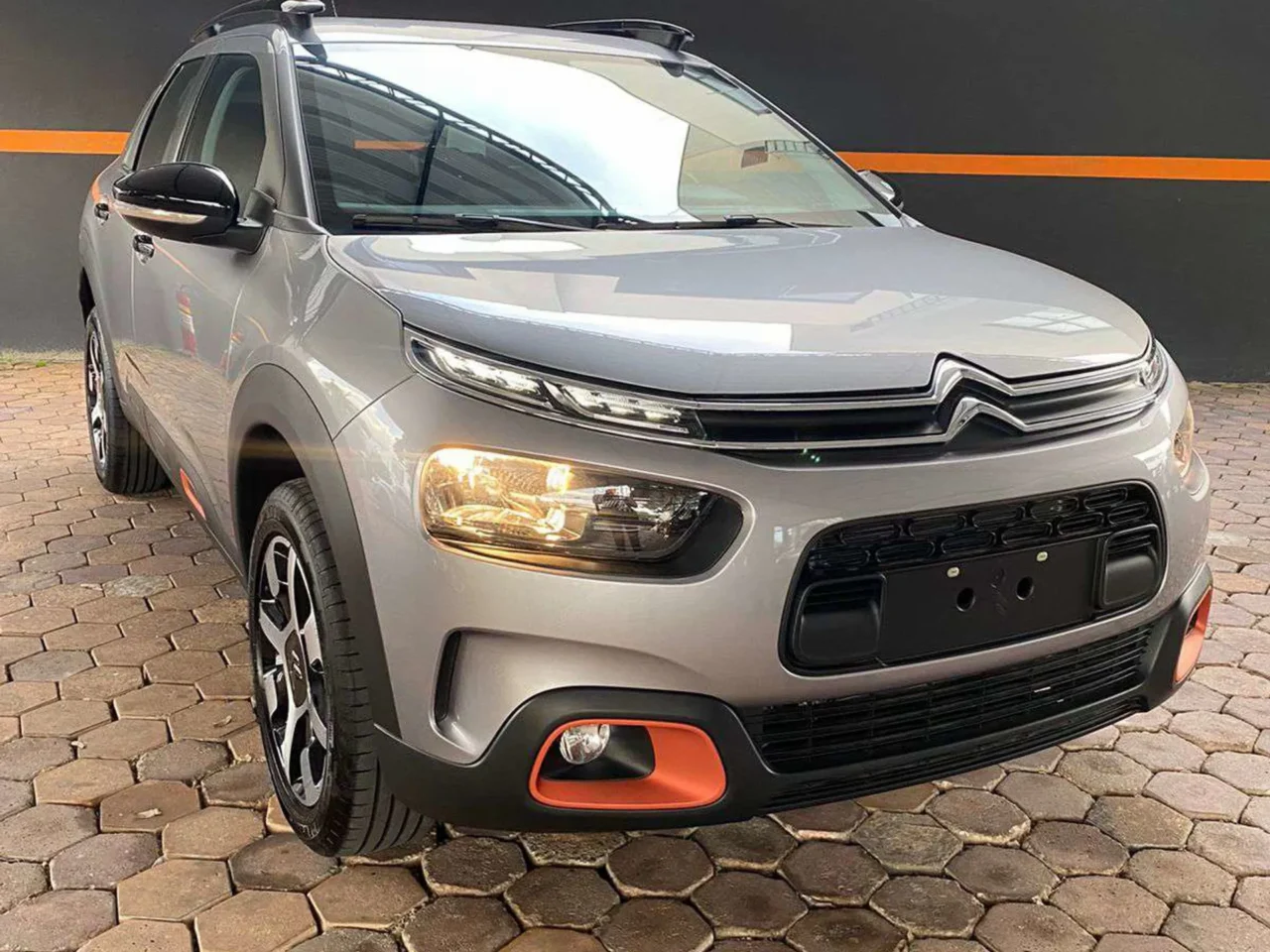 citroen c4 cactus 1 6 thp flex shine pack eat6 wmimagem12501412741 1 Com uma lista completa de equipamentos, o Citroën C4 Cactus Shine 2024 oferece uma excelente relação custo-benefício e conta com motor turbo