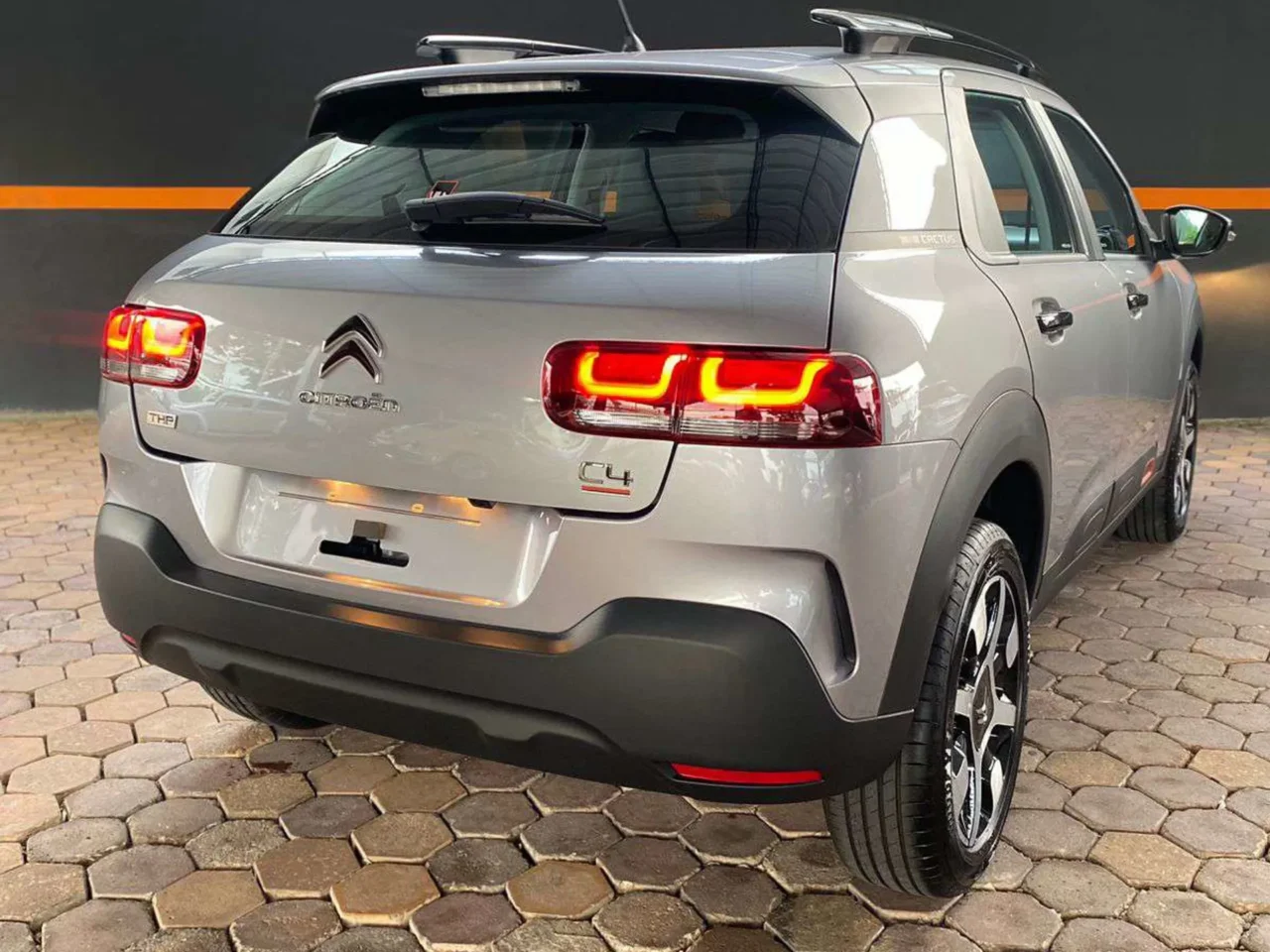 citroen c4 cactus 1 6 thp flex shine pack eat6 wmimagem12501437360 1 Com uma lista completa de equipamentos, o Citroën C4 Cactus Shine 2024 oferece uma excelente relação custo-benefício e conta com motor turbo