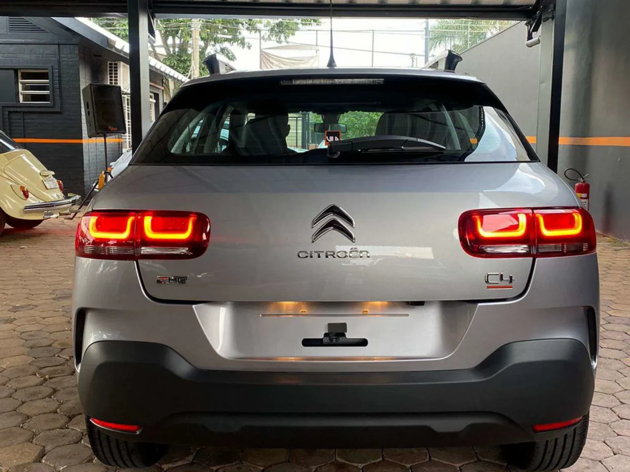 citroen c4 cactus 1 6 thp flex shine pack eat6 wmimagem12501466819 Com uma lista completa de equipamentos, o Citroën C4 Cactus Shine 2024 oferece uma excelente relação custo-benefício e conta com motor turbo