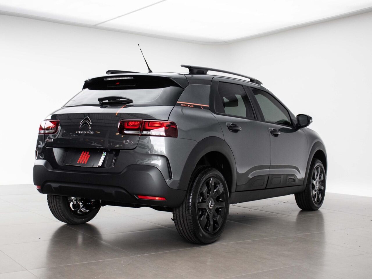 citroen c4 cactus 1.6 thp flex noir eat6 wmimagem11191279613 Com uma ampla lista de equipamentos e um visual diferenciado, o Citroën C4 Cactus Noir é uma boa opção, apesar de seu preço elevado