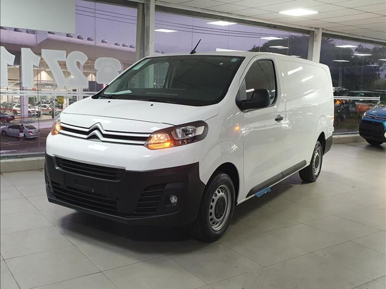 citroen jumpy 1.5 bluehdi diesel cargo manual wmimagem11493074445 2 Com excelente capacidade de carga, o Citroën Jumpy Cargo 2024 apresenta uma ampla lista de equipamentos e um motor turbo diesel eficiente