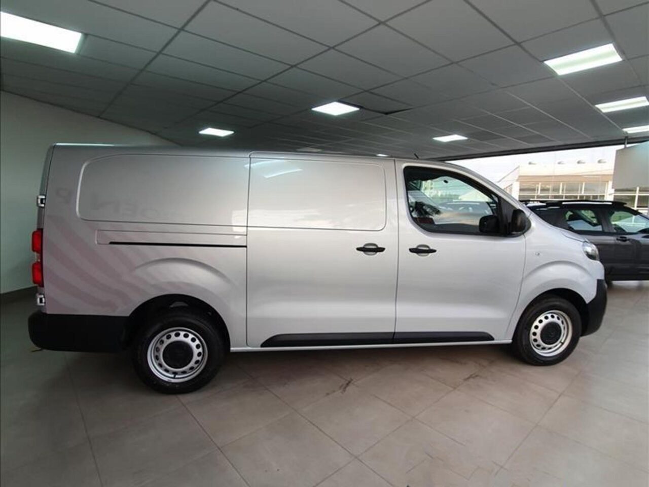 citroen jumpy 1.5 bluehdi diesel cargo manual wmimagem11555512894 Com excelente capacidade de carga, o Citroën Jumpy Cargo 2024 apresenta uma ampla lista de equipamentos e um motor turbo diesel eficiente