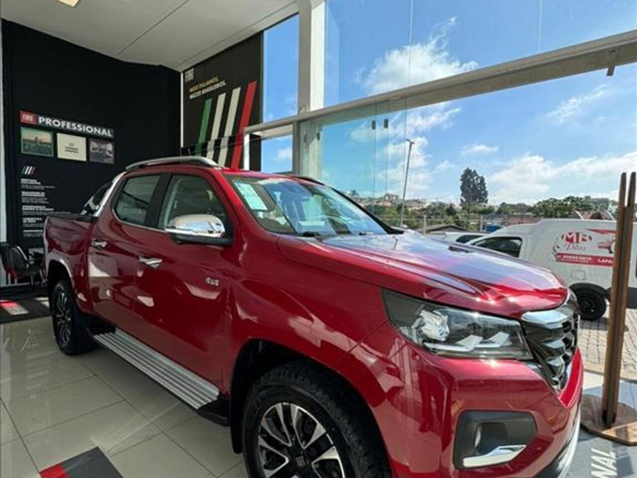 fiat titano 2.2 turbo diesel ranch 4x4 at6 wmimagem10144110017 Com uma ampla lista de equipamentos e motorização turbodiesel, a Fiat Titano Ranch possui bons atributos e chega para competir fortemente no mercado