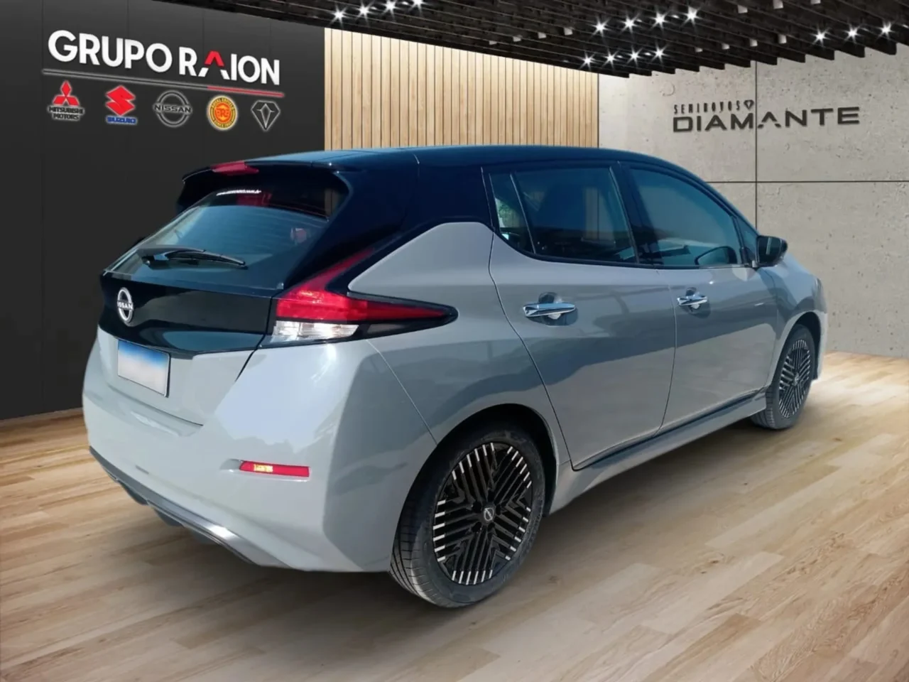 nissan leaf b12p 40 eletrico wmimagem14363663717 1 Com uma ampla lista de equipamentos e motorização elétrica, o Nissan Leaf também possui uma autonomia de 272 km