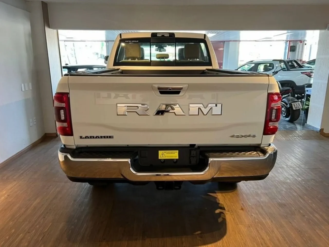 ram 3500 6 7 i6 turbo diesel laramie cd 4x4 automatico wmimagem12272156035 1 Com uma robusta capacidade de carga e ampla lista de equipamentos, a Ram 3500 Laramie 2024 tem bons atributos, mas o preço é bem alto