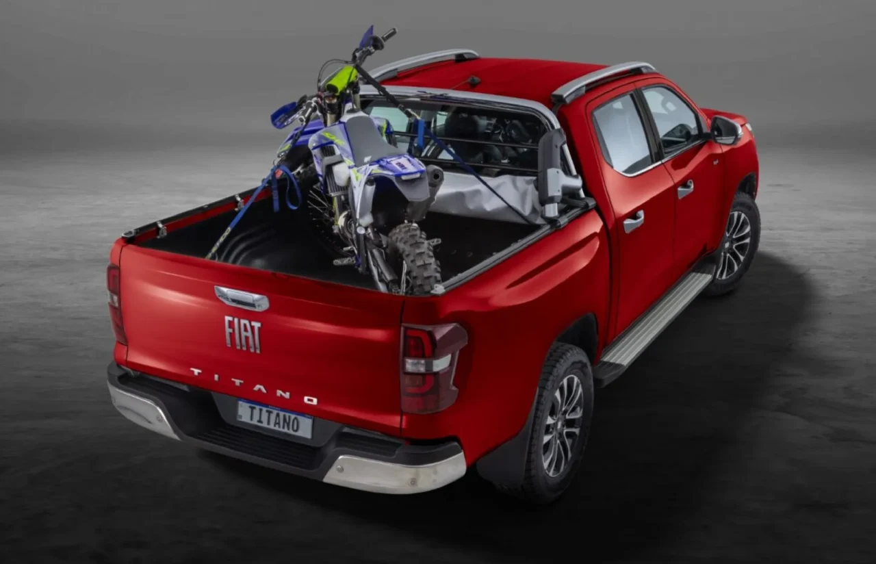 titano cacamba@3x 1 Com uma ampla lista de equipamentos e motorização turbodiesel, a Fiat Titano Ranch possui bons atributos e chega para competir fortemente no mercado