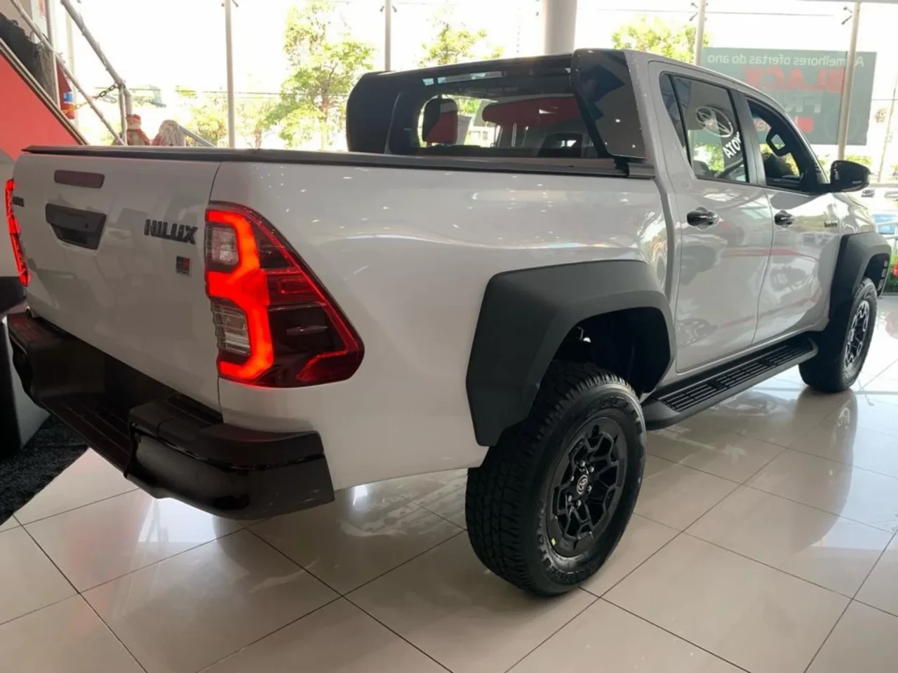 Toyota Hilux SR 2024