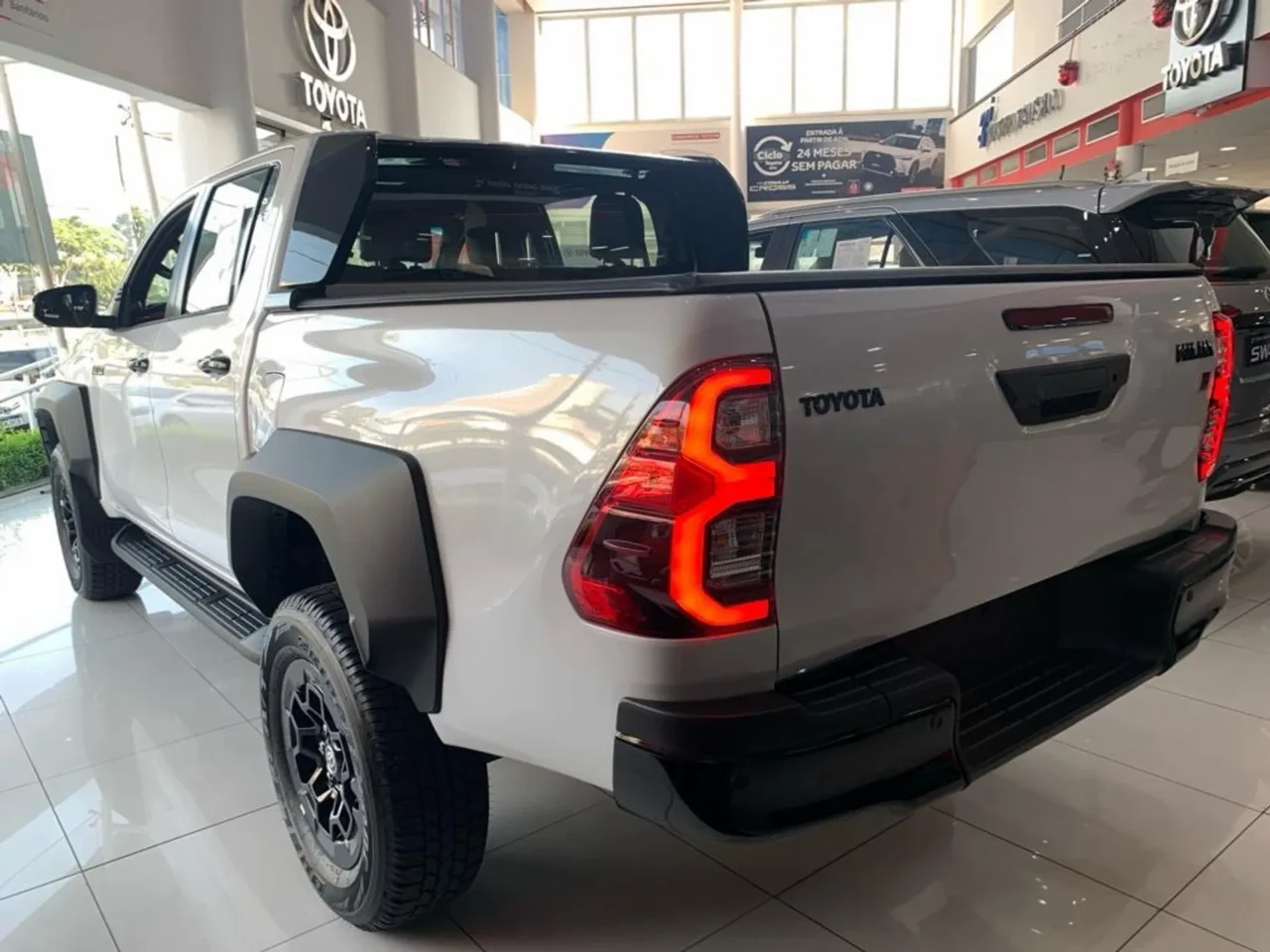 Toyota Hilux SR 2024