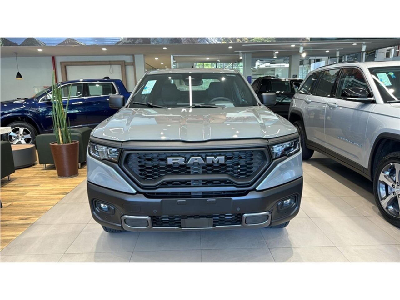 ram rampage 2.0 turbo diesel rebel 4x4 automatico wmimagem09173593186 1 Com cinco versões de acabamento e custando entre R$ 251.990 e R$ 289.990, a Ram Rampage 2024 está se consolidando no mercado nacional