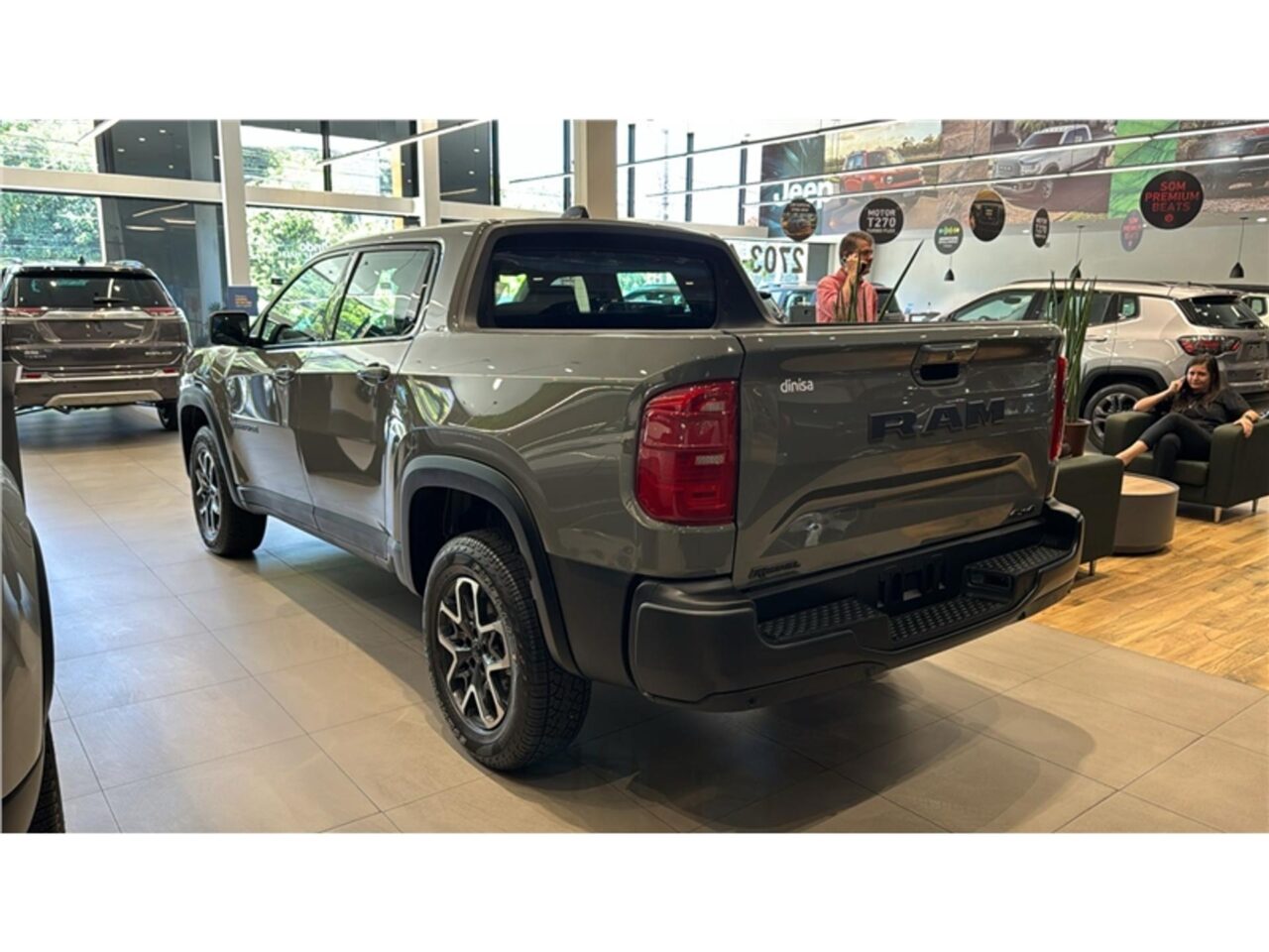 ram rampage 2.0 turbo diesel rebel 4x4 automatico wmimagem09191460024 Com cinco versões de acabamento e custando entre R$ 251.990 e R$ 289.990, a Ram Rampage 2024 está se consolidando no mercado nacional