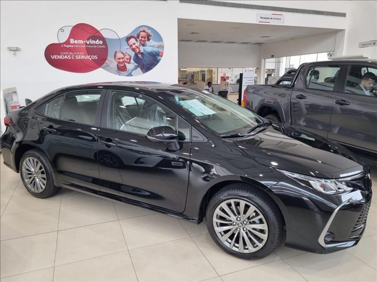 toyota corolla 2.0 vvtie flex xei direct shift wmimagem1128288299 Com motorização híbrida e desempenho adequado, o Toyota Corolla Altis Hybrid também apresenta uma boa lista de equipamentos