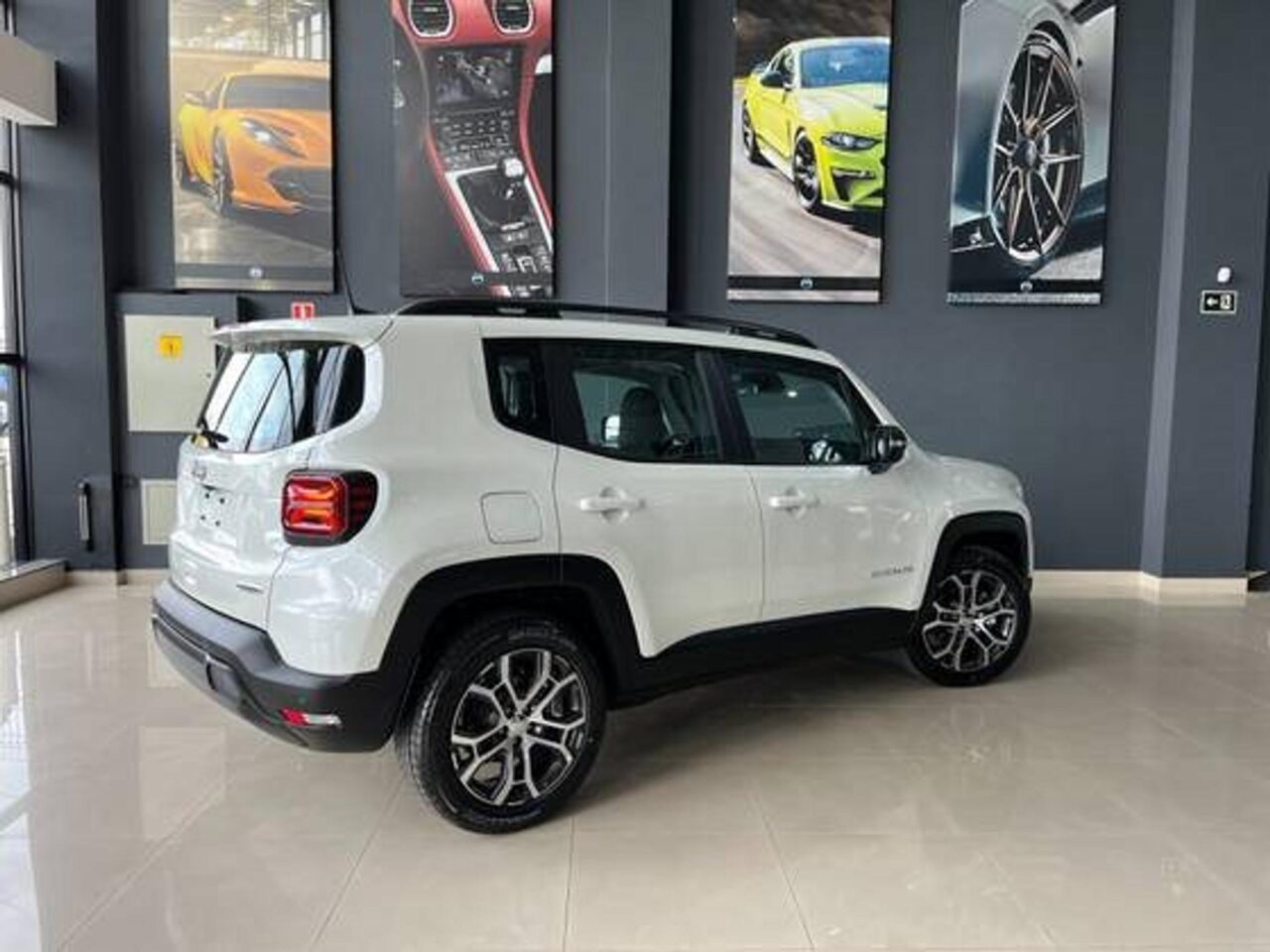 Jeep Renegade Sahara 2025