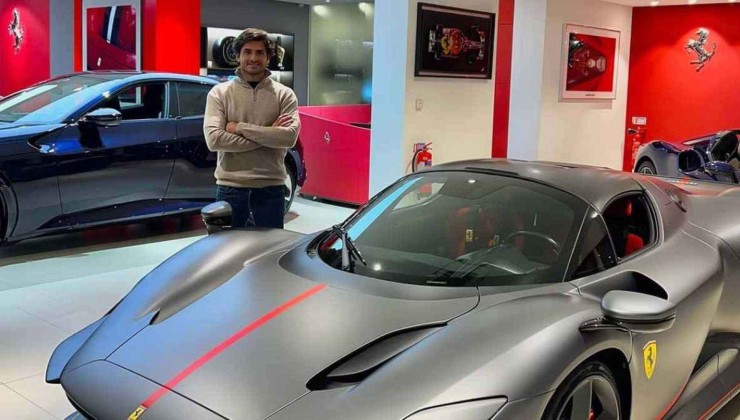 Carlos Sainz adquire Ferrari Daytona SP3 personalizada como presente de despedida da Scuderia