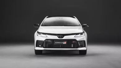 Toyota Corolla 2025: Linha ganha visual renovado, 10 anos de garantia e mais tecnologia