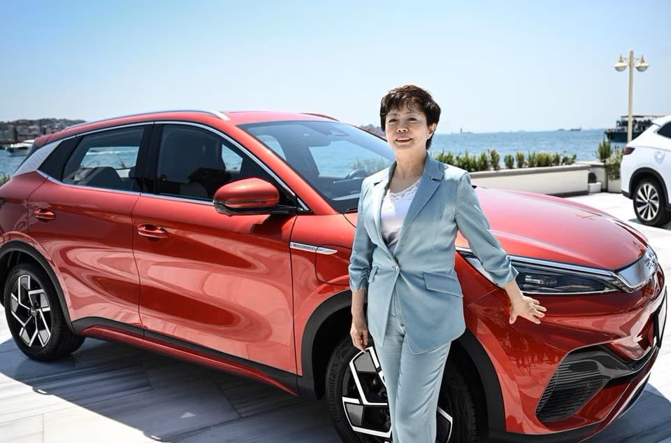 BYD adia produção de elétrico compacto na Hungria, priorizando modelos maiores