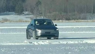 Tesla Model Y reestilizado, 'Juniper', surge sem camuflagem em testes de inverno na China