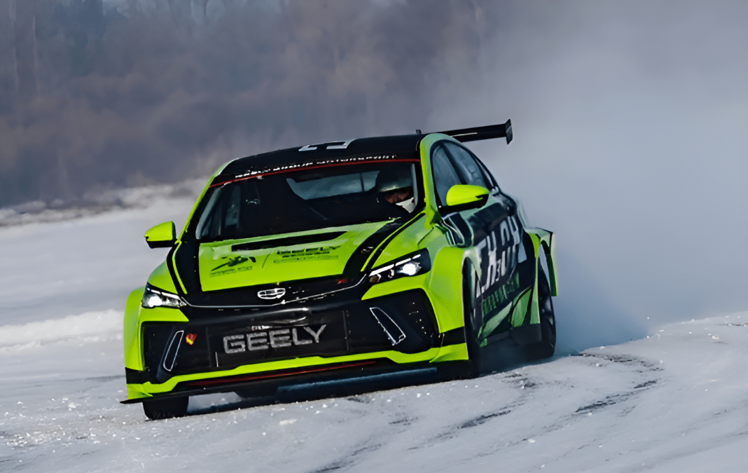 Geely testa carro de corrida movido a metanol e anuncia plano de energia renovável