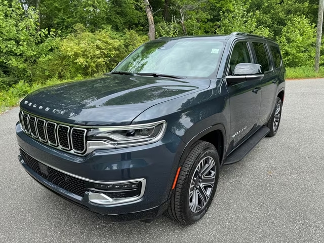 Jeep admite preços elevados e revê estratégia de equipamentos para seus carros