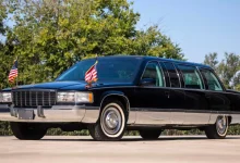 Limousine presidencial de Bill Clinton vai a leilão nos EUA