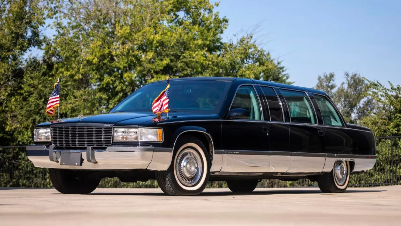 Limousine presidencial de Bill Clinton vai a leilão nos EUA