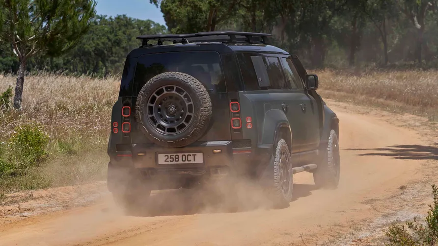 Defender Octa de competição: Land Rover confirma participação no Dakar 2026