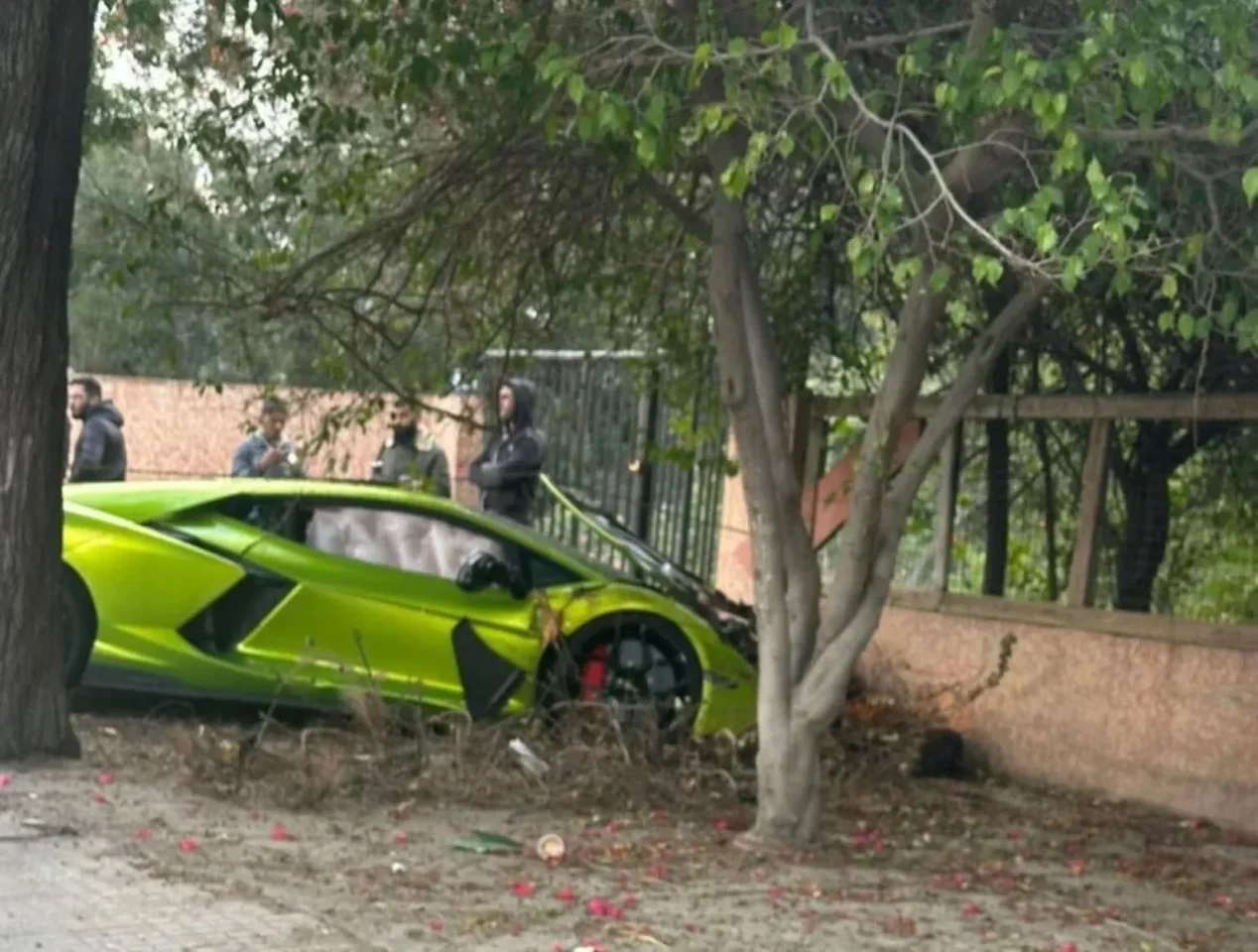 Lamborghini Revuelto é destruída em acidente antes de ser entregue ao dono no Líbano