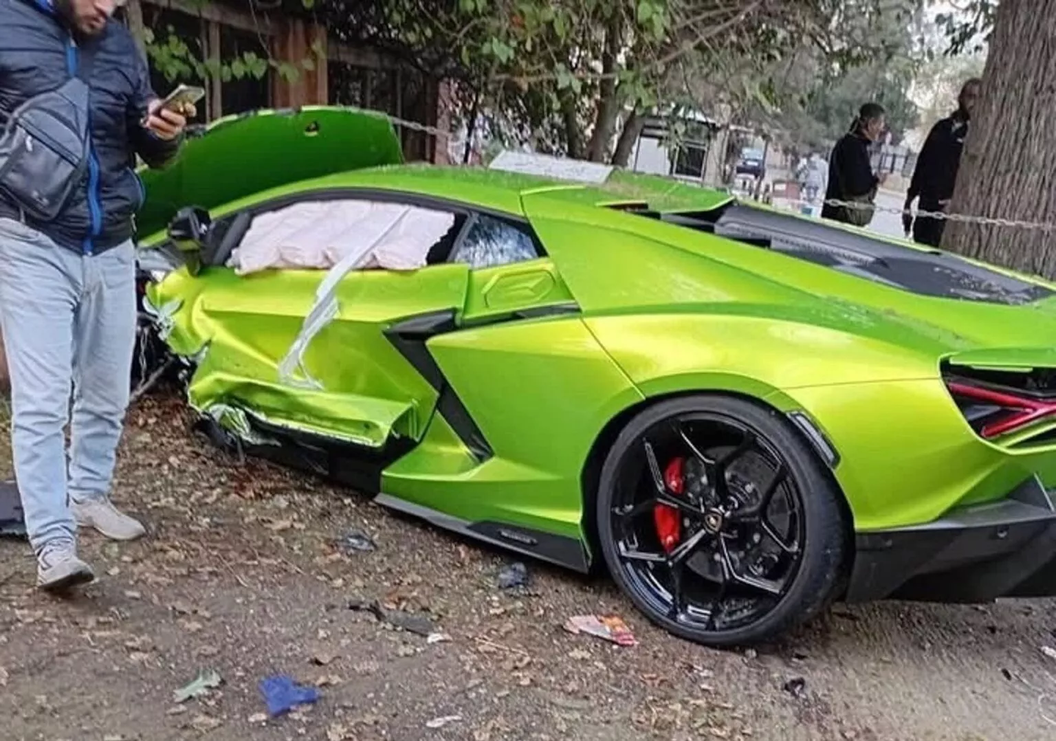 Lamborghini Revuelto é destruída em acidente antes de ser entregue ao dono no Líbano