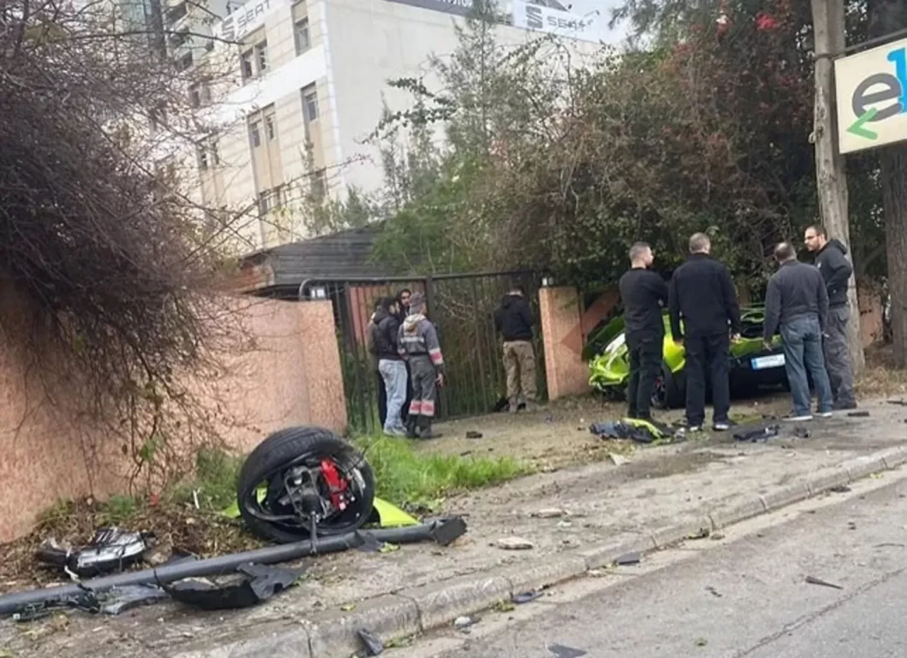 Lamborghini Revuelto é destruída em acidente antes de ser entregue ao dono no Líbano